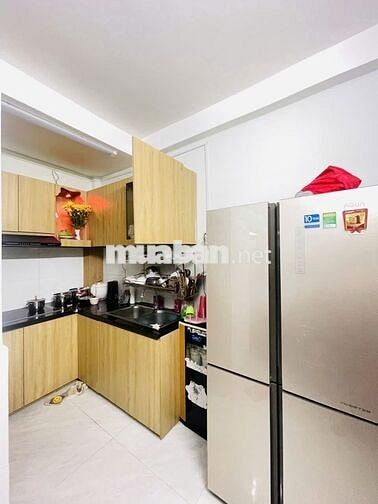 Nhà mới xây ô tô đậu cửa, gần mặt tiền Lê Trọng Tấn.