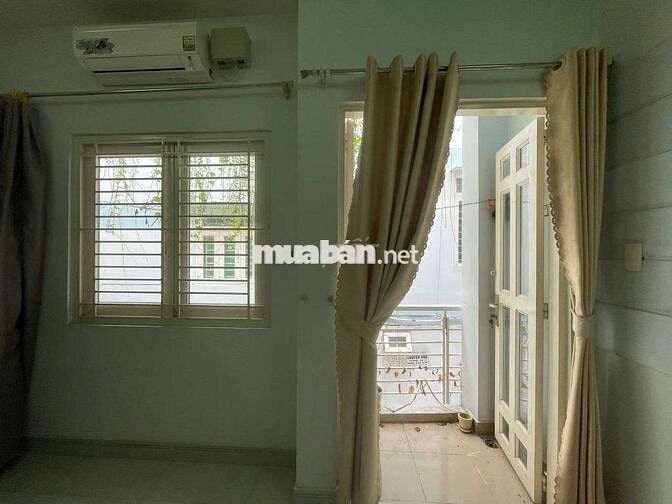 CHO THUÊ PHÒNG 25M2 FULL NỘI THẤT CÓ GIẾNG TRỜI HẺM 793 TRẦN XUÂN SOẠN