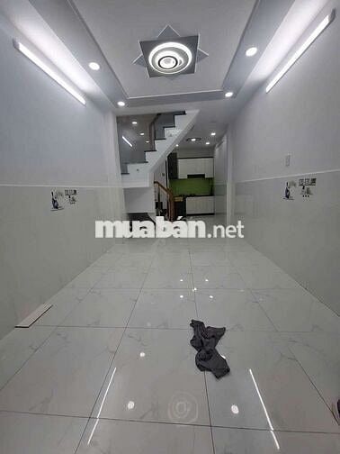 Cho thuê nhà 2 tầng 3×8 , 2pn mới hẻm xe hơi chiến lược