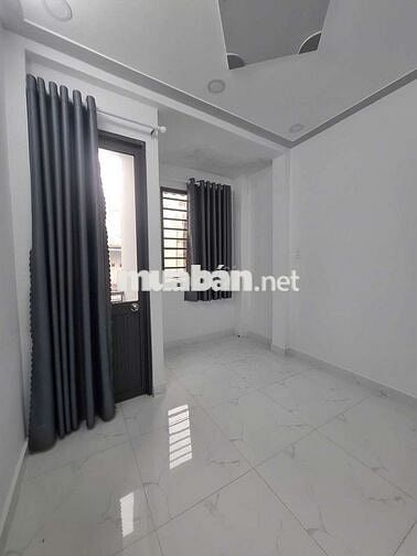 Cho thuê nhà 2 tầng 3×8 , 2pn mới hẻm xe hơi chiến lược