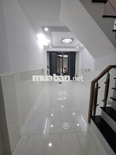 Cho thuê nhà 2 tầng 3×8 , 2pn mới hẻm xe hơi chiến lược