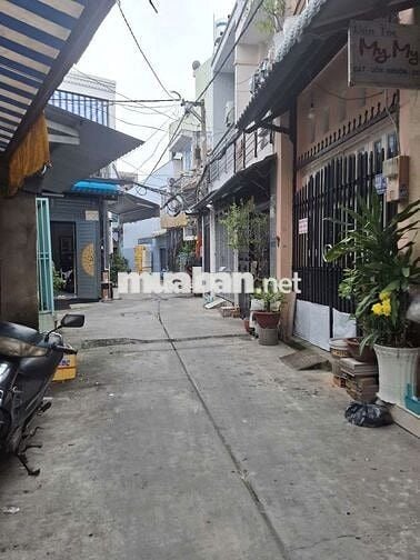 Cho thuê nhà 2 tầng 3×8 , 2pn mới hẻm xe hơi chiến lược