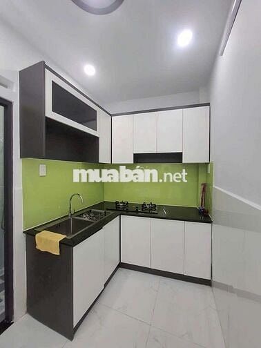 Cho thuê nhà 2 tầng 3×8 , 2pn mới hẻm xe hơi chiến lược