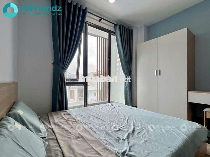 Studio ban công cửa kính cực chill