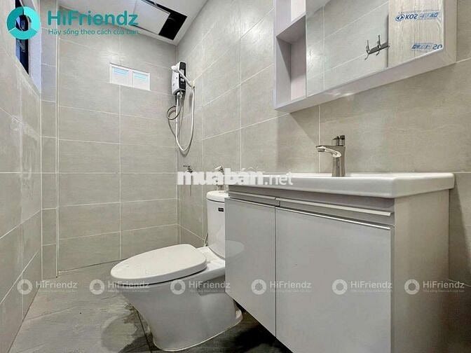 Studio ban công cửa kính cực chill