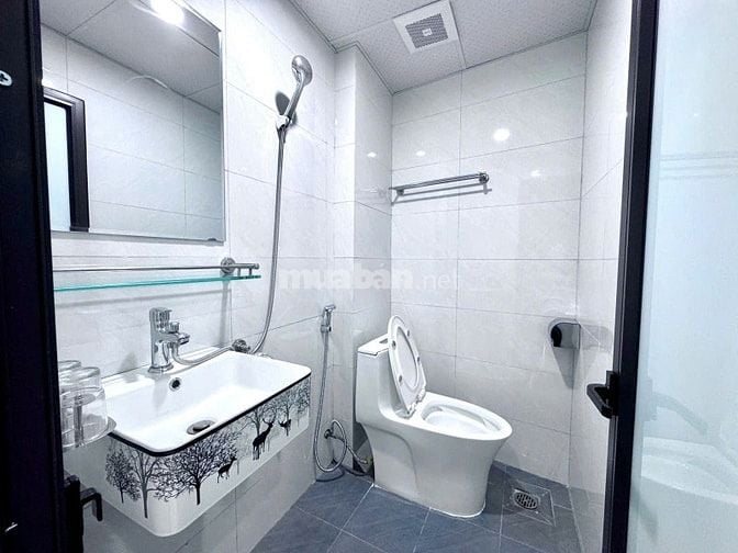 CẦN BÁN GẤP MẶT ĐƯỜNG 32, XÂY 8 TẦNG THANG MÁY TẦNG 2 PHÒNG DT 100m2 M