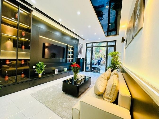 Hơn 12Tỷ-Nhà Mới-43m2 / 5Tầng-Thang Máy-ÔTÔ Đỗ Cửa-Q. Hai Bà Trưng