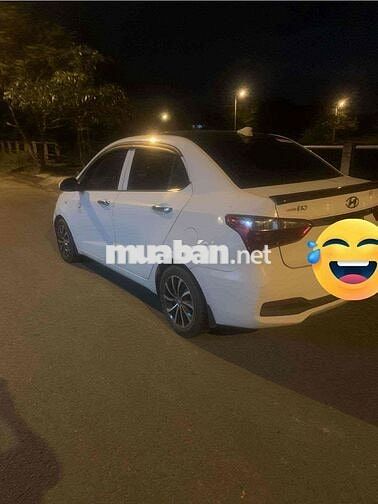 bán xe i10 sedan đời 2018 màu trắng