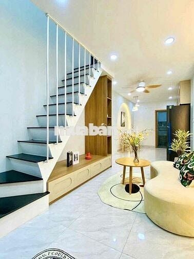 NHÀ ĐẸP GIÁ RẺ FULL NỘI THẤT XỊN 2PN2WC HẺM 6M LÊ ĐỨC THỌ GV