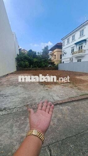 Bán lô đất đẹp tại Ngọc Thụy ,i
Diện tích: 80m²
Giá: 14.2 tỷ