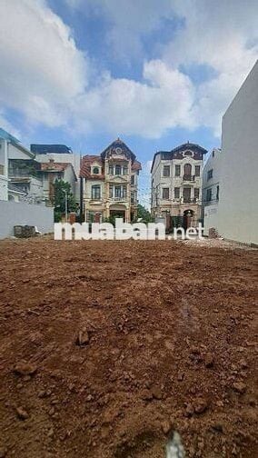 Bán lô đất đẹp tại Ngọc Thụy ,i
Diện tích: 80m²
Giá: 14.2 tỷ