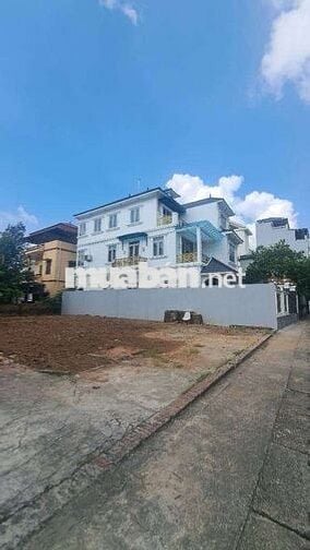 Bán lô đất đẹp tại Ngọc Thụy ,i
Diện tích: 80m²
Giá: 14.2 tỷ