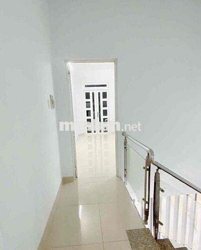 NHÀ MỚI Y NHƯ HÌNH. dt 4 x 13 ĐÚC LÂU NGAY ĐƯỜNG SỐ 14 LVQ