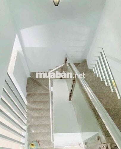 NHÀ MỚI Y NHƯ HÌNH. dt 4 x 13 ĐÚC LÂU NGAY ĐƯỜNG SỐ 14 LVQ