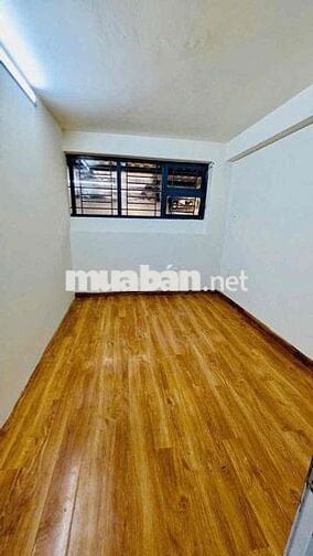 Cho thuê nhà nguyên căn mới đẹp Đường Trần Văn Đang Quận 3