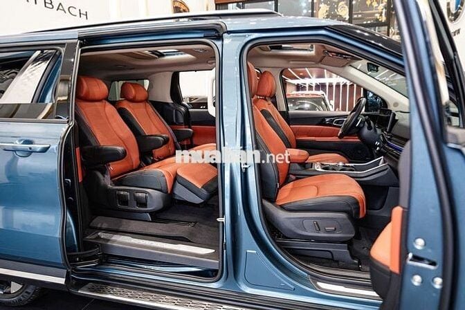 Kia Carnival 2025 Signature 2.2D - 25,000 km cọp.