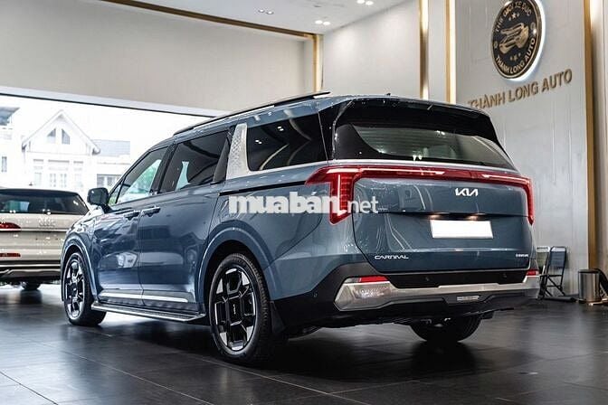 Kia Carnival 2025 Signature 2.2D - 25,000 km cọp.