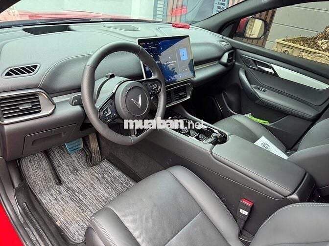 VinFast VF8 2025 Plus - 14000 km