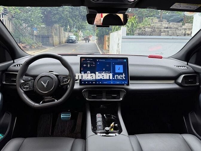 VinFast VF8 2025 Plus - 14000 km