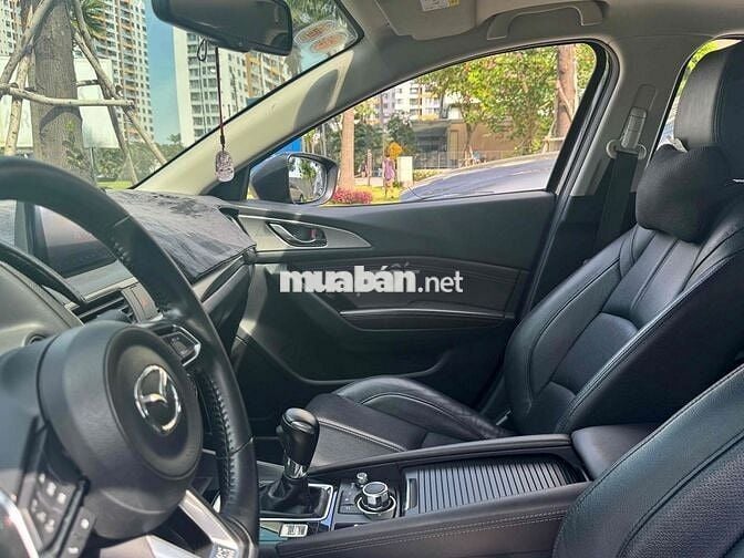 Mazda 3 2019 1.5L Luxury - 64000 km