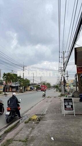 Kẹt vốn kinh doanh phải sang mặt bằng tài chính.Ngang 10m dài 27m