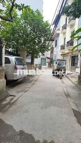 Nhà Thạch Bàn – Cổ Linh Dân Xây 40m2 x 3.5 Tầng Bãi Gửi Ô Tô – 6.x tỷ