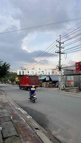 Kẹt vốn kinh doanh phải sang mặt bằng tài chính.Ngang 10m dài 27m