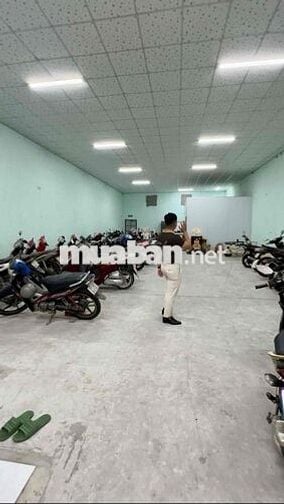 Kẹt vốn kinh doanh phải sang mặt bằng tài chính.Ngang 10m dài 27m