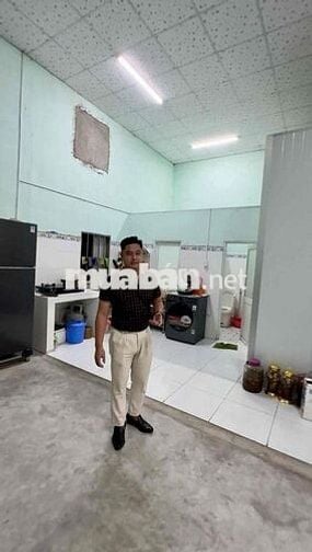 Kẹt vốn kinh doanh phải sang mặt bằng tài chính.Ngang 10m dài 27m