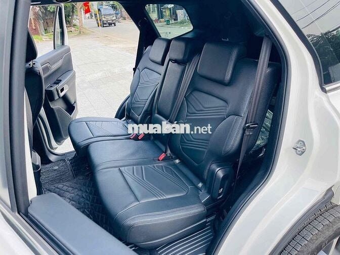 Ford Everest 2024 Titanium 2.0L 4x2 AT - 7600 km