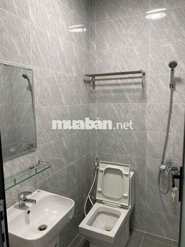 Cho thuê nhà 3 tầng MT đ48 25tr/tháng