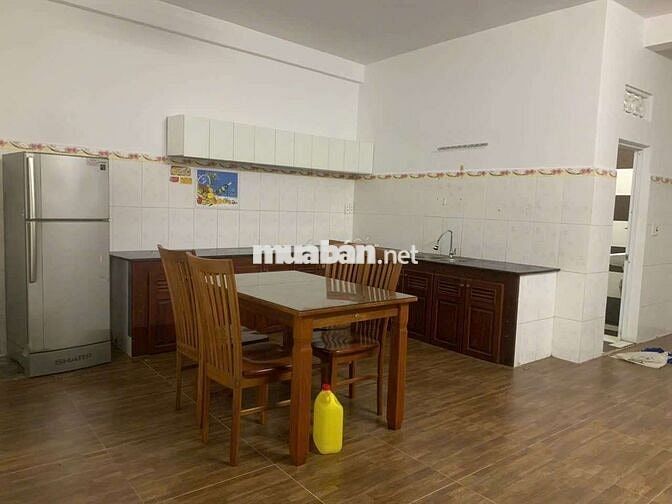 Chủ gấp Bán Nhà Dĩ An, chỉ còn 2 TỶ 950, Gác Lửng, 3 Phòng Ngủ,Hẻm Oto