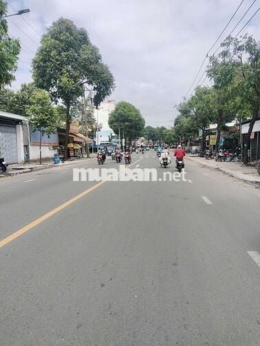 Chủ gấp Bán Nhà Dĩ An, chỉ còn 2 TỶ 950, Gác Lửng, 3 Phòng Ngủ,Hẻm Oto