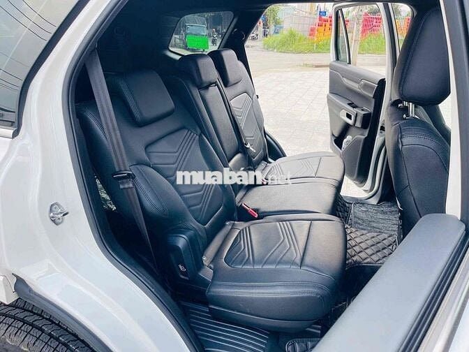 Ford Everest 2024 Titanium 2.0L 4x2 AT - 7600 km