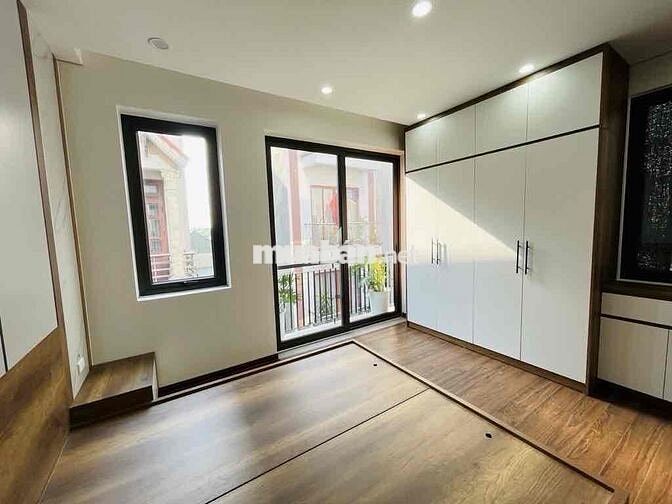 200M RA MẶT PHỐ CỔ LINH VÀI PHÚT RA CẦU TRẦN HƯNG ĐẠO , VĨNH TUY