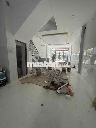 Nhà mới xây cho thuê (5m x 17m) có 3 phòng ngủ hướng đông hẻm 8m