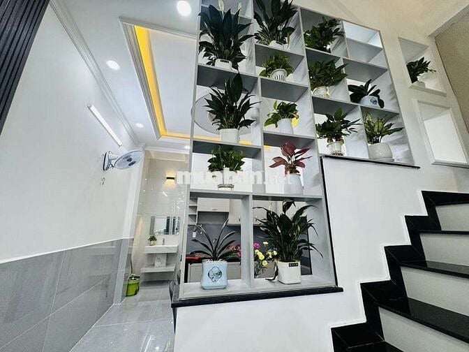 NHÀ ĐẸP 4 TẦNG – HẺM XH TRÁNH – 52m² – 6PN – KHU VIP LÊ THỊ RIÊNG, Q12