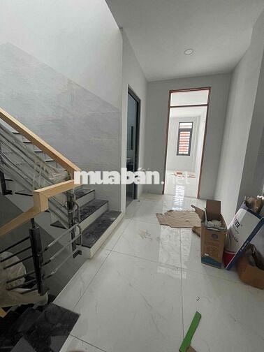 Nhà mới xây cho thuê (5m x 17m) có 3 phòng ngủ hướng đông hẻm 8m