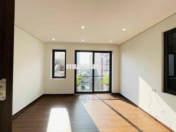 200M RA MẶT PHỐ CỔ LINH VÀI PHÚT RA CẦU TRẦN HƯNG ĐẠO , VĨNH TUY