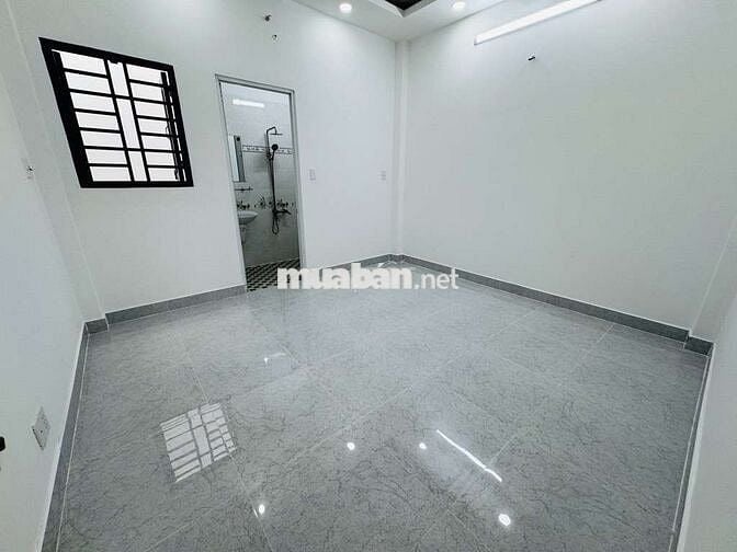 NHÀ ĐẸP 4 TẦNG – HẺM XH TRÁNH – 52m² – 6PN – KHU VIP LÊ THỊ RIÊNG, Q12