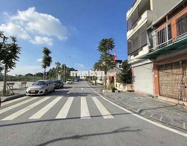 200M RA MẶT PHỐ CỔ LINH VÀI PHÚT RA CẦU TRẦN HƯNG ĐẠO , VĨNH TUY