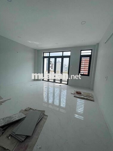 Nhà mới xây cho thuê (5m x 17m) có 3 phòng ngủ hướng đông hẻm 8m