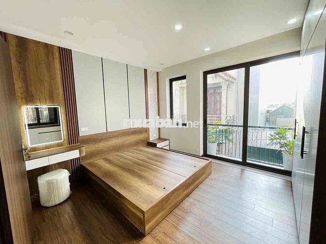 200M RA MẶT PHỐ CỔ LINH VÀI PHÚT RA CẦU TRẦN HƯNG ĐẠO , VĨNH TUY