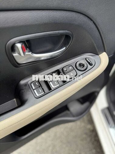 KIA RONDO 2017 2.0 GAT Trắng- 63000 km