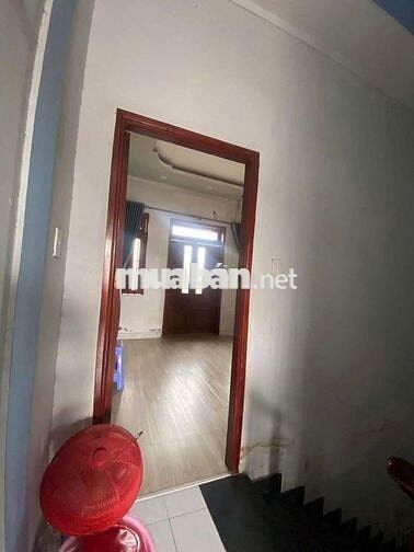 Cho thuê nhà sân xe hơi gần sân vận động Đông Hoà