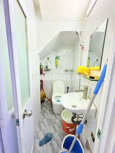 Cần bán nhà 1 lầu, hẻm trước nhà 3 m có sổ hồng. Mua đi