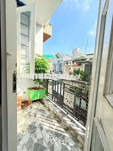 Cần bán nhà 1 lầu, hẻm trước nhà 3 m có sổ hồng. Mua đi