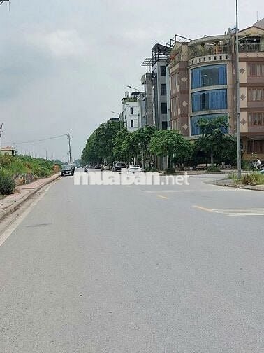 Bán đất phố Đức Giang 45m2- sổ vuông-5.5 tỷ, gần ô tô tránh. giá h.iếm