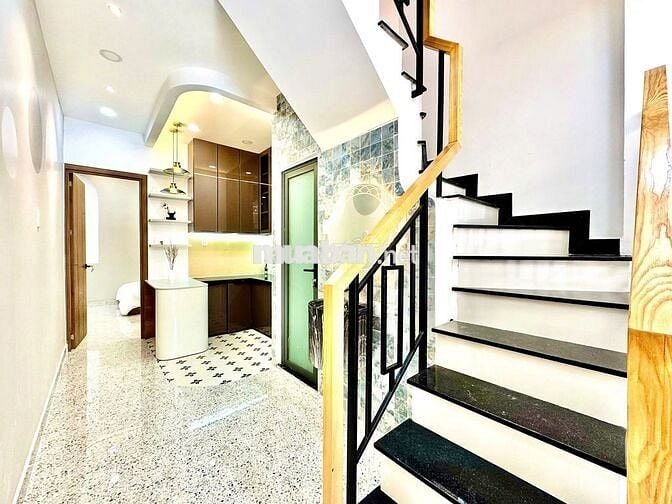 SIÊU HIẾM NHÀ MẶT TIỀN 2 MẶT TRƯỚC SAU SÁT PHẠM VĂN ĐỒNG-FULL NỘI THẤT