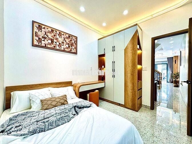 SIÊU HIẾM NHÀ MẶT TIỀN 2 MẶT TRƯỚC SAU SÁT PHẠM VĂN ĐỒNG-FULL NỘI THẤT